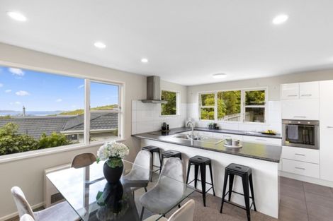 Photo of property in 5 Camellia Terrace, Maungaraki, Lower Hutt, 5010