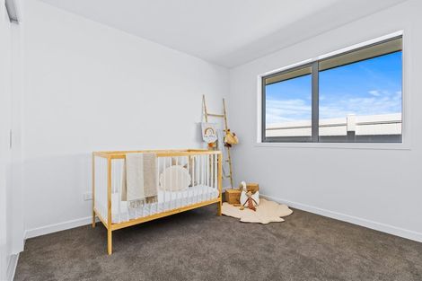 Photo of property in 104 Kaurinui Crescent, One Tree Point, 0118