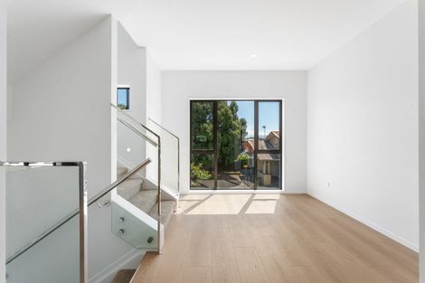 Photo of property in 729 Massey Road, Mangere, Auckland, 2022