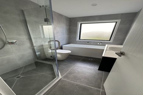 Photo of property in 25a Borrowdace Avenue, Botany Downs, Auckland, 2010