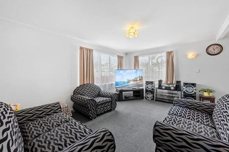Photo of property in 22 Becker Drive, Weymouth, Auckland, 2103