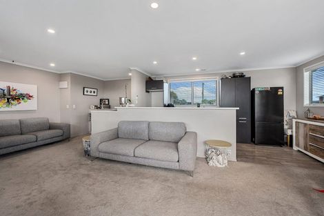 Photo of property in 1 Tindalls Bay Road, Tindalls Beach, Whangaparaoa, 0930