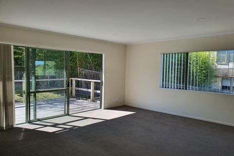 Photo of property in 4a Roberts Road, Matakatia, Whangaparaoa, 0930