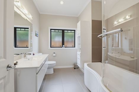 Photo of property in 71 Ruapehu Drive, Fitzherbert, Palmerston North, 4410