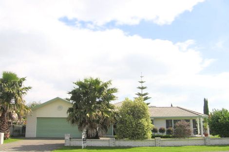 Photo of property in 34 Plateau Heights, Mount Maunganui, 3116