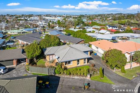 Photo of property in 32 Heversham Place, Glendene, Auckland, 0602