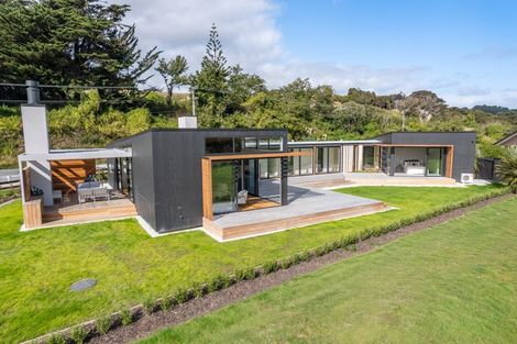 Photo of property in 43 Paekakariki Hill Road, Pauatahanui, Porirua, 5381
