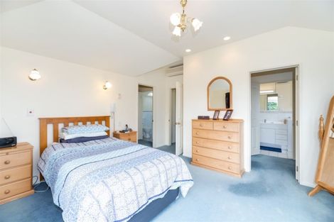 Photo of property in 3a Cron Avenue, Te Atatu South, Auckland, 0610