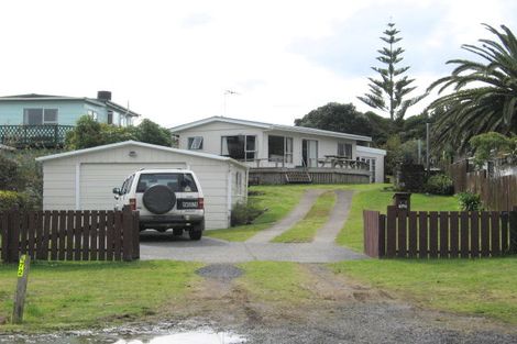 Photo of property in 172 Ocean Beach Road, Tairua, 3508