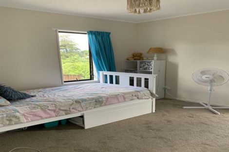 Photo of property in 43 Gosford Drive, Botany Downs, Auckland, 2010