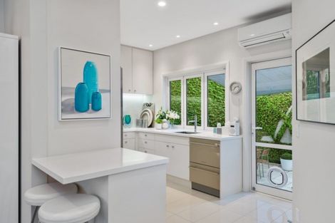 Photo of property in 2/24 Thornycroft Street, Fendalton, Christchurch, 8052