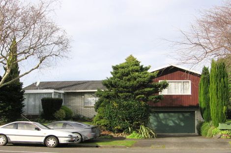 Photo of property in 2 Erin Street, Hokowhitu, Palmerston North, 4410