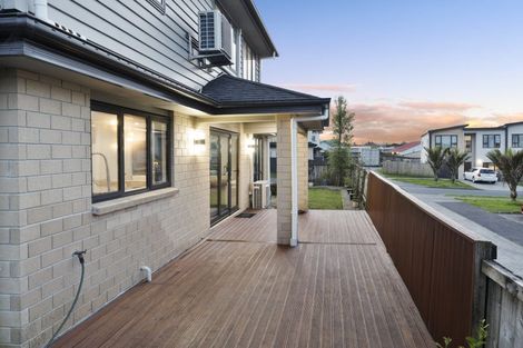 Photo of property in 22 Millcroft Lane, Ranui, Auckland, 0612