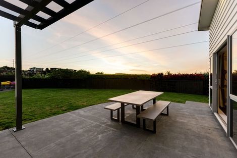 Photo of property in 17 Botany Lane, Whitby, Porirua, 5024