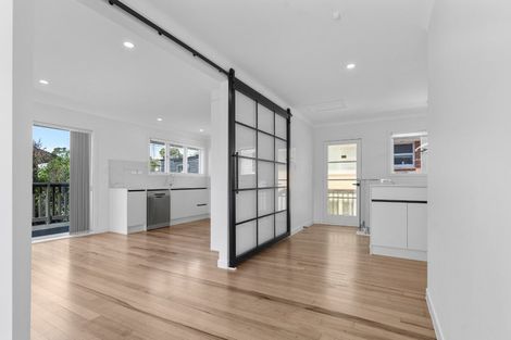 Photo of property in 514a Blockhouse Bay Road, Blockhouse Bay, Auckland, 0600