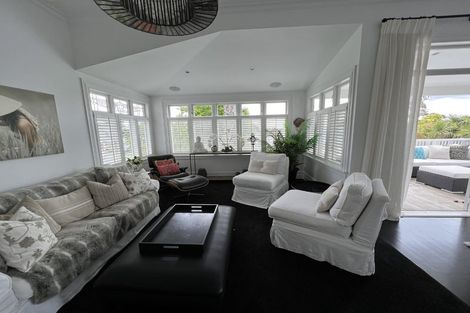 Photo of property in 8 William Bond Street, Stanley Point, Auckland, 0624