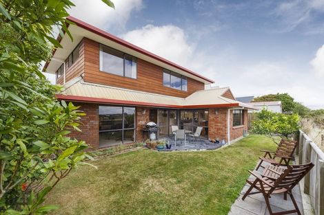 Photo of property in 35 Springdale Grove, Fitzherbert, Palmerston North, 4410