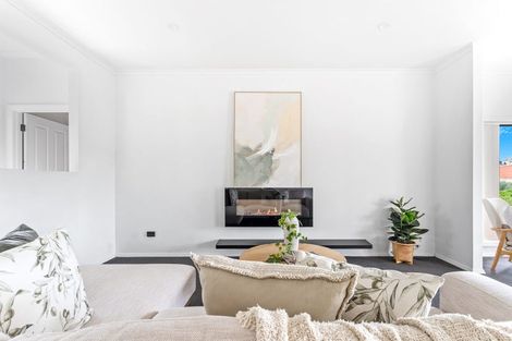 Photo of property in 42 Parkwood Crescent, Gulf Harbour, Whangaparaoa, 0930