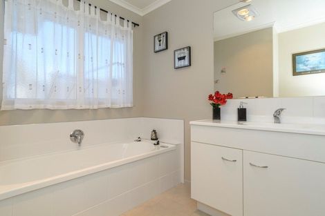 Photo of property in 3 Fremont Way, Pyes Pa, Tauranga, 3112