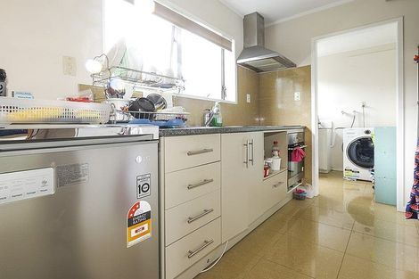 Photo of property in 1/12 Ballater Place, Highland Park, Auckland, 2010