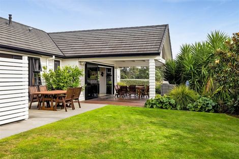 Photo of property in 6 Pebble Beach Court, Waiwhakaiho, New Plymouth, 4312