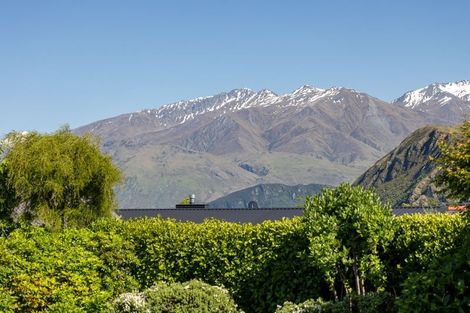 Photo of property in 5 Centre Crescent, Wanaka, 9305