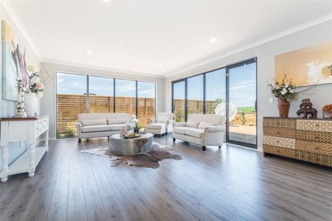 Photo of property in 15 Tawatawa Street, Long Bay, Auckland, 0630