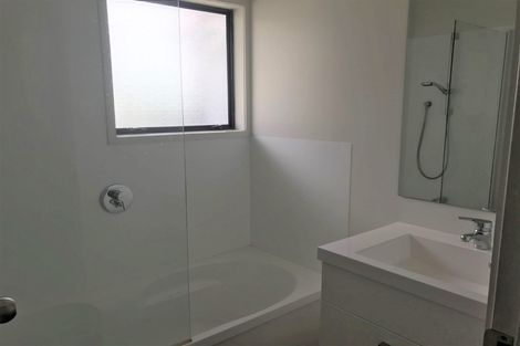 Photo of property in 124 Moire Road, West Harbour, Auckland, 0618