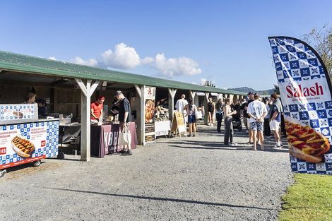 Photo of property in 10 Arahi Road, Clevedon, 2582