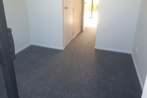Photo of property in 7/5 Peachgrove Road, Te Atatu Peninsula, Auckland, 0610