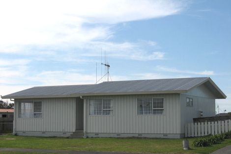 Photo of property in 41 Lee Street, Castlecliff, Whanganui, 4501