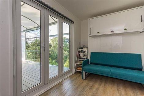 Photo of property in 19 Rauhuia Crescent, Parau, Auckland, 0604