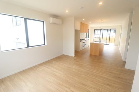 Photo of property in 18b Edgware Road, West Harbour, Auckland, 0618