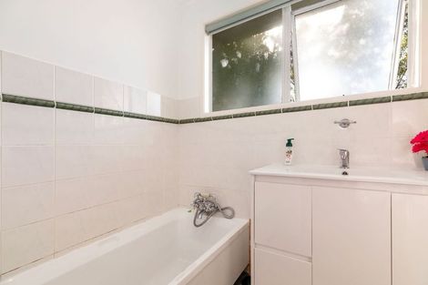 Photo of property in 18 Stallard Place, Glen Eden, Auckland, 0602