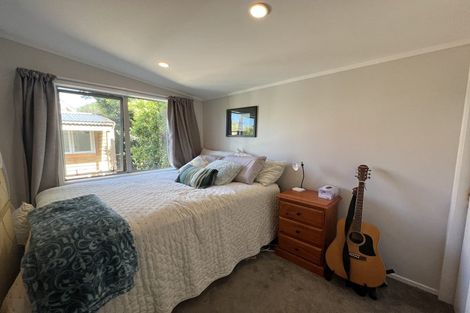 Photo of property in 11 Ocean View Road, Milford, Auckland, 0620