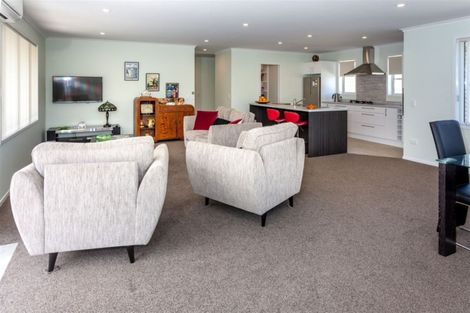 Photo of property in 80 Golden Shore Place, Coromandel, 3506