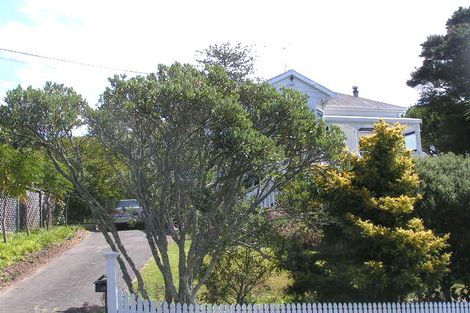 Photo of property in 10 Nutsey Avenue, Northcote, Auckland, 0627