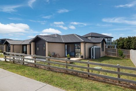 Photo of property in 17 Omahuru Road, Glenbrook, 2681