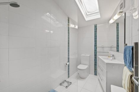 Photo of property in 2/6 Crete Avenue, Milford, Auckland, 0620