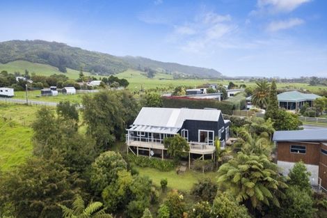 Photo of property in 127 Wairau Road, Oakura, 4314