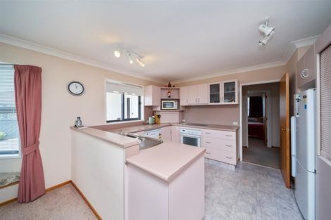 Photo of property in 1 Heather Lea, Hawera, 4610