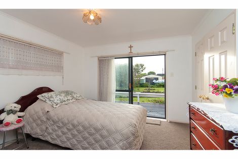 Photo of property in 3 Brookesmith Drive, Waiuku, 2123