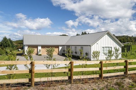 Photo of property in 5 Lens Way, Acacia Bay, Taupo, 3385