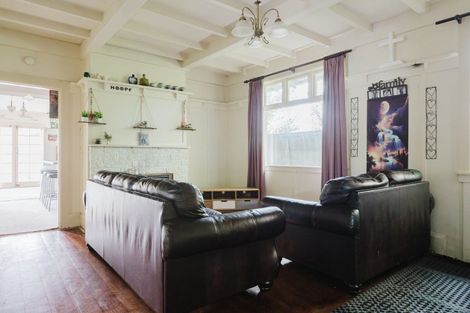 Photo of property in 374 College Street, Hokowhitu, Palmerston North, 4410