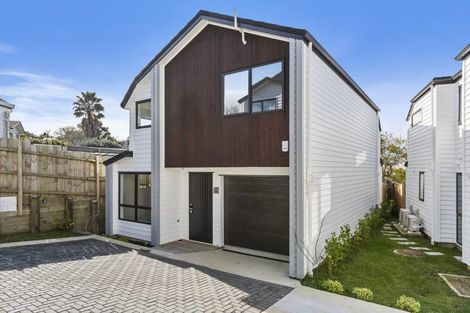 Photo of property in 132 Bradbury Road, Botany Downs, Auckland, 2010