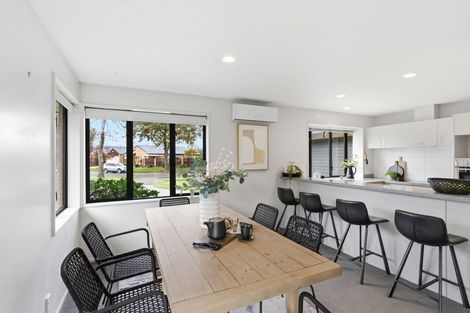 Photo of property in 12 Hatfield Place, Avonhead, Christchurch, 8042