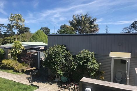 Photo of property in 6 Beazley Place, Glendene, Auckland, 0602