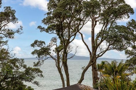 Photo of property in 2/8 Gray Crescent, Torbay, Auckland, 0630