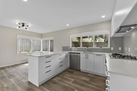 Photo of property in 27 Calypso Way, Unsworth Heights, Auckland, 0632