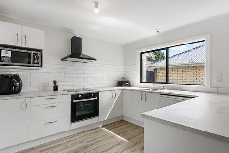 Photo of property in 2/11 Beach Road, Pahurehure, Papakura, 2113